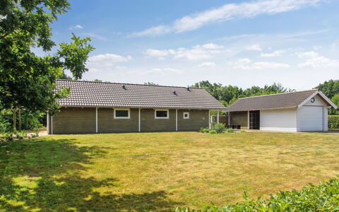 Sanna - 30Km from the Sea: Tag, Hus, Hjem, Sommerhus, Dør, Sidespor, Dæk, Veranda, Planke, Hårdttræ