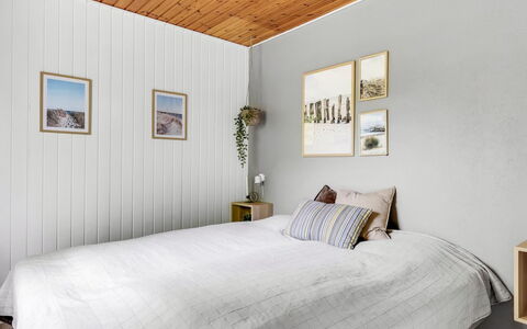 Nyalle - 30Km from the Sea: Soveværelse, Indretning, Gulvbelægning, Træ, Loft, Seng, Etage, Sengetøj, Sengetøj, Møbel