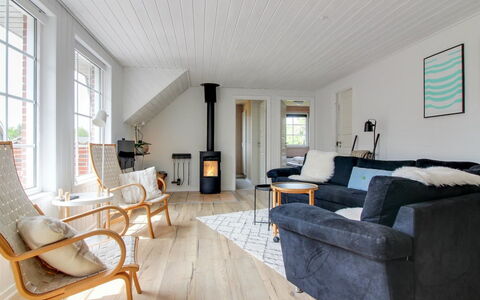 Joona - 12Km from the Sea: Gulvbelægning, Trægulve, Etage, Træ, Indretning, Møbel, Stue, Hjem, Laminat Gulv, Loft