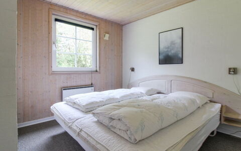 Joona - 12Km from the Sea: Træ, Soveværelse, Seng, Sengetøj, Sengetøj, Bed Frame, Loft, Hårdttræ, Dagslys, Bejdse