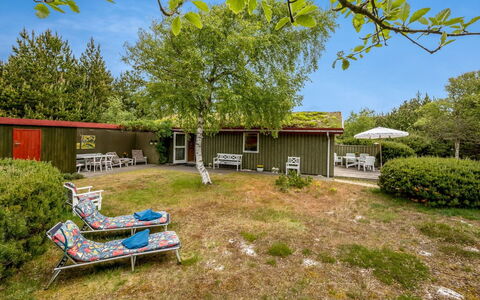 Sisko - 800M from the Sea: Træ, Bejdse, Planke, Hårdttræ, Sommerhus, Dæk, Sidespor, Skygge, Trægulve, Garden Bygninger
