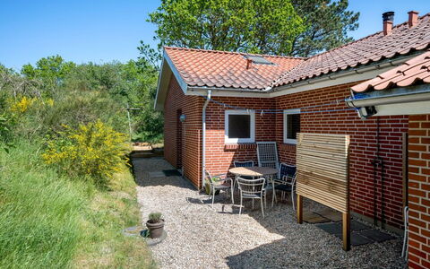 Anniesette - 1.5Km from the Sea: Møbel, Indretning, Gulvbelægning, Træ, Etage, Loft, Trægulve, Stol, Bord, Belysning