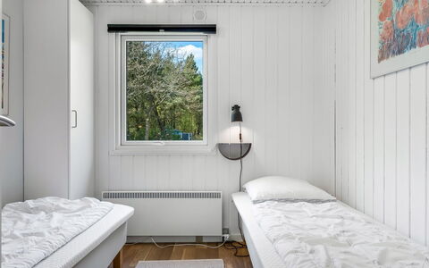 Eli - 1.5Km to the Fjord: Træ, Soveværelse, Sengetøj, Seng, Bed Frame, Sengetøj, Planke, Hårdttræ, Bejdse, Maling