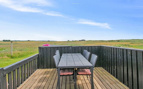 Inka - 100M from the Sea: Hus, Hjem, Sommerhus, Estate, Gård, Stuehus, Sidespor, Garden Bygninger, Veranda
