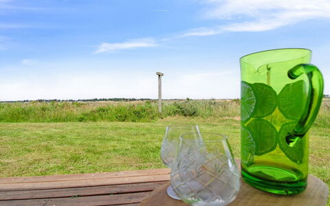 Inka - 100M from the Sea: Sommerhus, Skur, Hytte, Stuehus, Prærie, Hytte, Lade, Bjælkehytte, Garden Bygninger