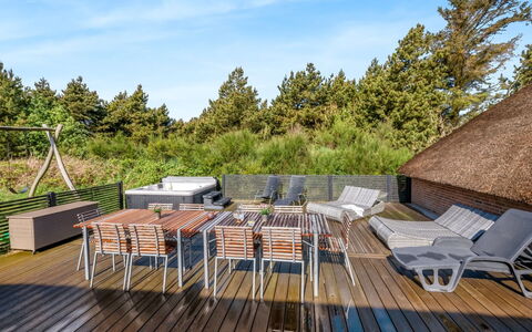 Kimon - 750M from the Sea: Møbel, Udendørs Møbler, Bordservice, Bord, Drinkware, Stol, Udendørs Bord, Mad, Flaske