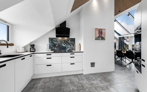 Kimon - 750M from the Sea: Gulvbelægning, Indretning, Loft, Etage, Lysarmatur, Køkken, Attic, Hjem, Countertop, Lejlighed