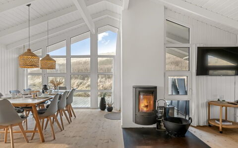 Flepko - 50M from the Sea: Gulvbelægning, Indretning, Loft, Etage, Stue, Værelse, Trægulve, Naturmateriale, Hearth, Stol
