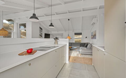 Flepko - 50M from the Sea: Køkken, Gulvbelægning, Countertop, Træ, Indretning, Loft, Etage, Cabinetry, Møbel, Lysarmatur