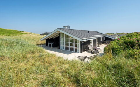 Flepko - 50M from the Sea: Møbel, Træ, Indretning, Gulvbelægning, Etage, Stol, Værelse, Loft, Stue, Lejlighed