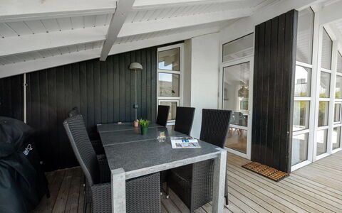 Flepko - 50M from the Sea: Møbel, Træ, Indretning, Gulvbelægning, Etage, Stol, Værelse, Loft, Stue, Lejlighed