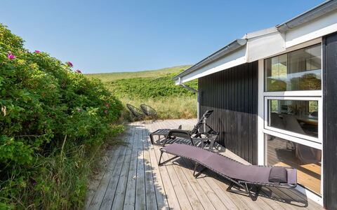 Flepko - 50M from the Sea: Møbel, Træ, Indretning, Gulvbelægning, Etage, Stol, Værelse, Loft, Stue, Lejlighed