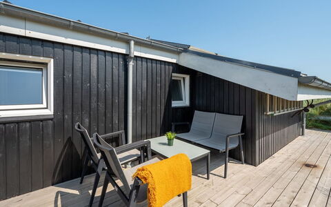Flepko - 50M from the Sea: Møbel, Træ, Indretning, Gulvbelægning, Etage, Stol, Værelse, Loft, Stue, Lejlighed