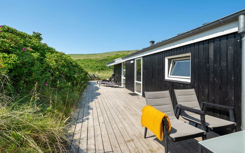 Flepko - 50M from the Sea: Møbel, Træ, Indretning, Gulvbelægning, Etage, Stol, Værelse, Loft, Stue, Lejlighed