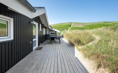 Flepko - 50M from the Sea: Møbel, Træ, Indretning, Gulvbelægning, Etage, Stol, Værelse, Loft, Stue, Lejlighed
