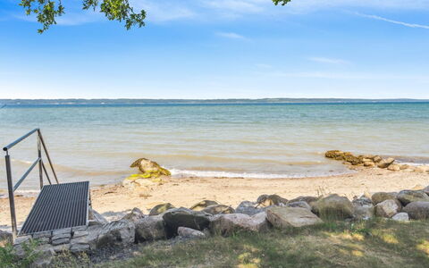 Kennet - 30M from the Sea: Blå, Vand, Krop Af Vand, Kyst, Coastal Og Oceaniske Landskabsformer, Strand, Kyst, Hav, Sommer, Horisont