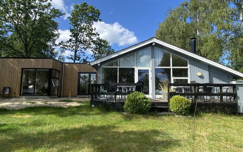 Anne - 150M from the Sea: Tag, Hjem, Dør, Sommerhus, Skygge, Sidespor, Gård, Estate, Backyard