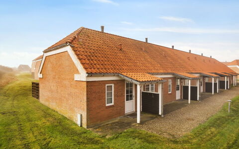 Ubbe - 200M from the Sea: Hjem, Tag, Hus, Sommerhus, Estate, Dør, Veranda, Sidespor, Stuehus, Skygge