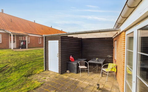 Ubbe - 200M from the Sea: Fritid, Reklame, Parkere, Banner, Skilt, Sti