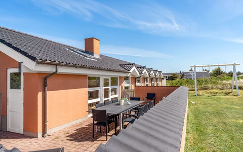 Jenvold - 600M from the Sea: Møbel, Indretning, Gulvbelægning, Træ, Etage, Loft, Trægulve, Stol, Bord, Belysning