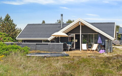 Myrte - 900M from the Sea: Møbel, Indretning, Gulvbelægning, Træ, Etage, Loft, Trægulve, Stol, Bord, Belysning