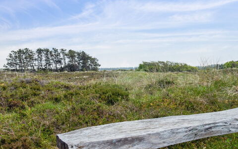 Myrte - 900M from the Sea: Møbel, Indretning, Gulvbelægning, Træ, Etage, Loft, Trægulve, Stol, Bord, Belysning