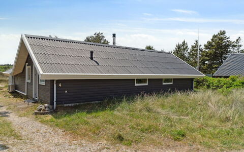Myrte - 900M from the Sea: Møbel, Indretning, Gulvbelægning, Træ, Etage, Loft, Trægulve, Stol, Bord, Belysning
