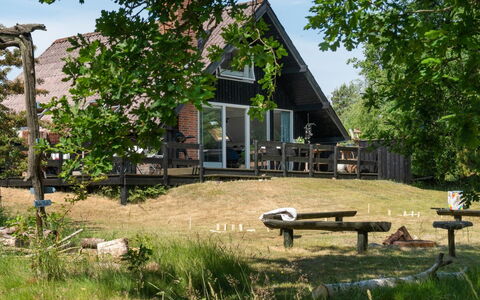 Nadia - 300M to the Fjord: Blå, Busk, Sommerhus, Bunddække, Have, Estate, Skygge, Landscaping, Stuehus, Eco Hotel