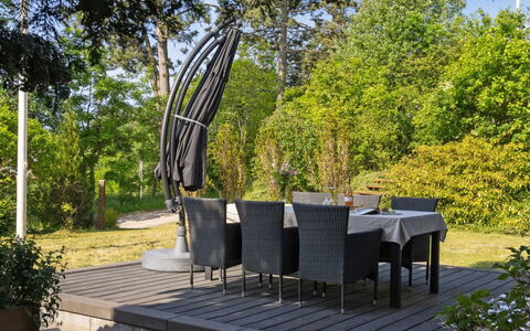 Teijo - 2.5Km from the Sea: Udendørs Møbler, Møbel, Have, Skygge, Stol, Gårdhave, Landscaping, Udendørs Bord, Eco Hotel, Backyard