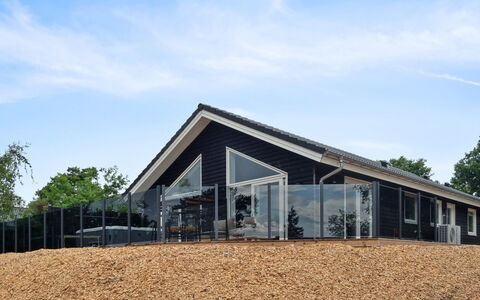 Nona - 150M from the Sea: Tag, Hus, Land Lot, Hjem, Sommerhus, Estate, Garden Bygninger, Skygge, Bjælkehytte, Landscaping