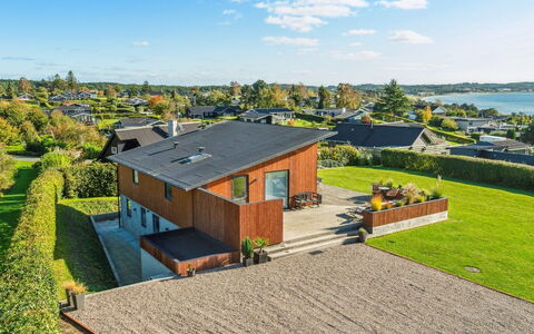 Ljupka - 800M from the Sea: Arkitektur, Tag, Hjem, Kompositmateriale, Dagslys, Sidespor, Indkørsel