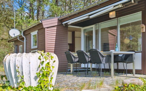 Enita - 350M from the Sea: Svømmepøl, Ferieby