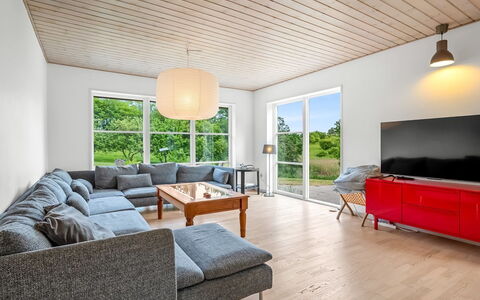 Guthbrand - 800M from the Sea: Møbel, Gulvbelægning, Indretning, Etage, Træ, Trægulve, Loft, Couch, Værelse, Stue