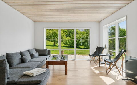 Guthbrand - 800M from the Sea: Møbel, Udendørs Møbler, Stol, Have, Skygge, Hårdttræ, Udendørs Bord, Landscaping, Gårdhave, Lawn