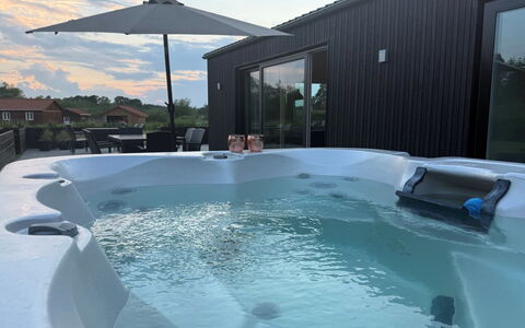 Asel - 350M from the Sea: Kompositmateriale, Jacuzzi, Badekar, Sanitærarmatur, Svømmepøl, Udendørs Møbler, Gårdsplads, Hotel