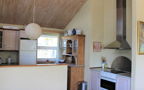 Guthfrith - 130M from the Sea: Møbel, Indretning, Gulvbelægning, Countertop, Køkken, Træ, Loft, Etage, Lysarmatur, Cabinetry