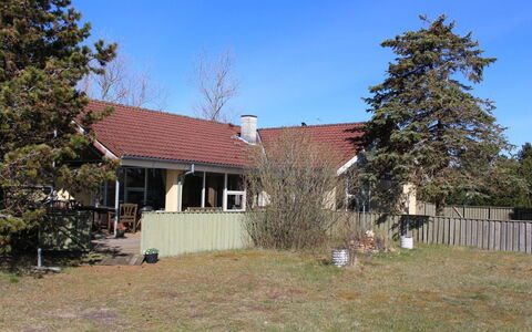Guthfrith - 130M from the Sea: Bygning, Hus, Tag, Boligområde, Hjem, Busk, Sommerhus, Land Lot, Lawn, Estate