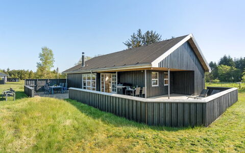 Elmo - 800M from the Sea: Tag, Hus, Land Lot, Hjem, Sommerhus, Estate, Garden Bygninger, Skygge, Bjælkehytte, Landscaping