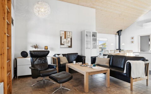 Elmo - 800M from the Sea: Tag, Hus, Land Lot, Hjem, Sommerhus, Estate, Garden Bygninger, Skygge, Bjælkehytte, Landscaping