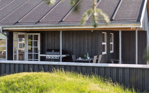 Elmo - 800M from the Sea: Tag, Hus, Land Lot, Hjem, Sommerhus, Estate, Garden Bygninger, Skygge, Bjælkehytte, Landscaping