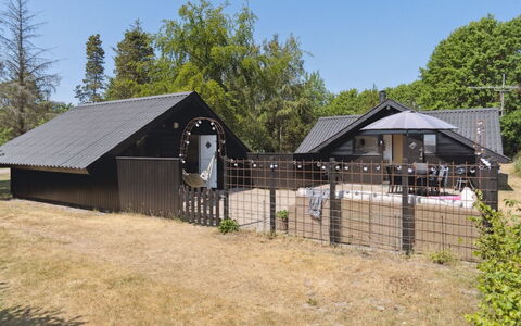 Jahn - 1.8Km from the Sea: Hus, Hjem, Tag, Sommerhus, Estate, Landscaping, Garden Bygninger, Sidespor, Stuehus