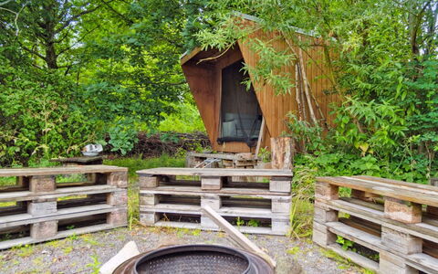 Gunlög - 1.3Km from the Sea: Hjem, Tag, Hus, Sommerhus, Estate, Dør, Veranda, Sidespor, Stuehus, Skygge