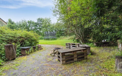 Gunlög - 1.3Km from the Sea: Hjem, Tag, Hus, Sommerhus, Estate, Dør, Veranda, Sidespor, Stuehus, Skygge
