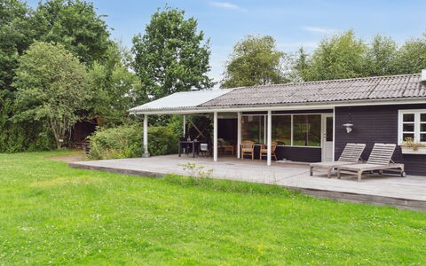 Gunlög - 1.3Km from the Sea: Loft, Gulvbelægning, Indretning, Etage, Kompositmateriale, Møbel, Udvej, Hotel, Design, Dagslys