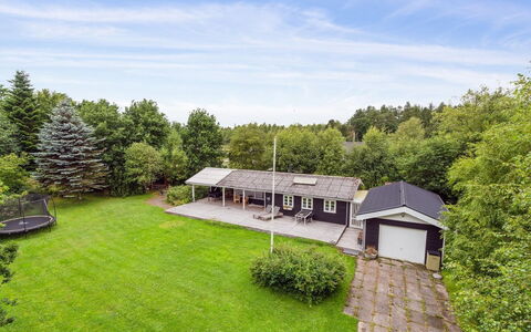 Gunlög - 1.3Km from the Sea: Loft, Gulvbelægning, Indretning, Etage, Kompositmateriale, Møbel, Udvej, Hotel, Design, Dagslys