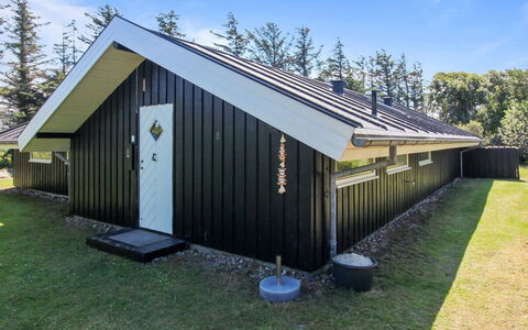 Alban - 700M from the Sea: Møbel, Indretning, Stol, Gulvbelægning, Bord, Udvej, Etage, Loft, Værelse, Eco Hotel
