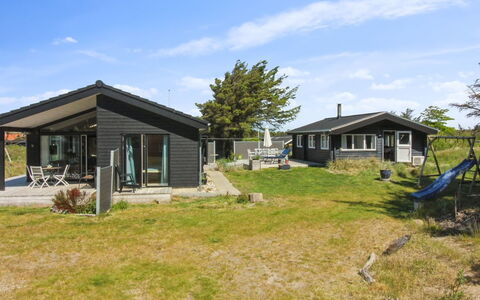 Sampo - 400M from the Sea: Boligområde, Tag, Forstad, Indkørsel, Estate, Skorsten