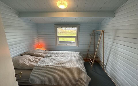 Freding - 450M from the Sea: Træ, Loft, Etage, Gulvbelægning, Soveværelse, Hårdttræ, Sengetøj, Bejdse, Planke, Sengetøj