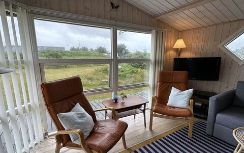 Freding - 450M from the Sea: Møbel, Indretning, Træ, Gulvbelægning, Etage, Loft, Værelse, Stol, Bejdse, Hjem
