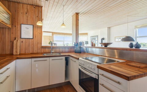 Thomsen - 475M from the Sea: Gulvbelægning, Indretning, Countertop, Køkken, Etage, Træ, Loft, Cabinetry, Trægulve, Møbel